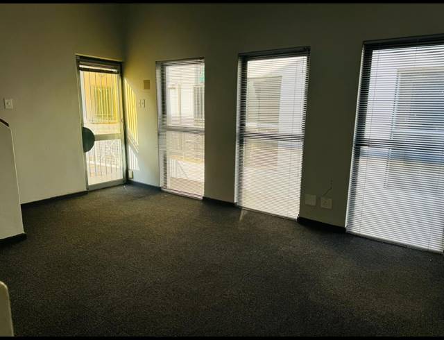 1,800M² BUILDING FOR SALE IN HATFIELD